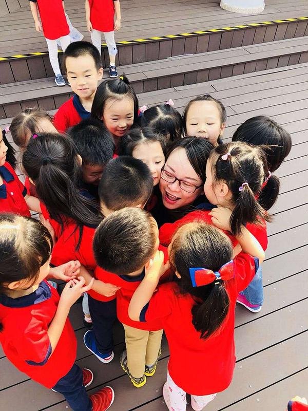 安信策略 从“水手”到“船长”，她说要办孩子喜欢的幼儿园